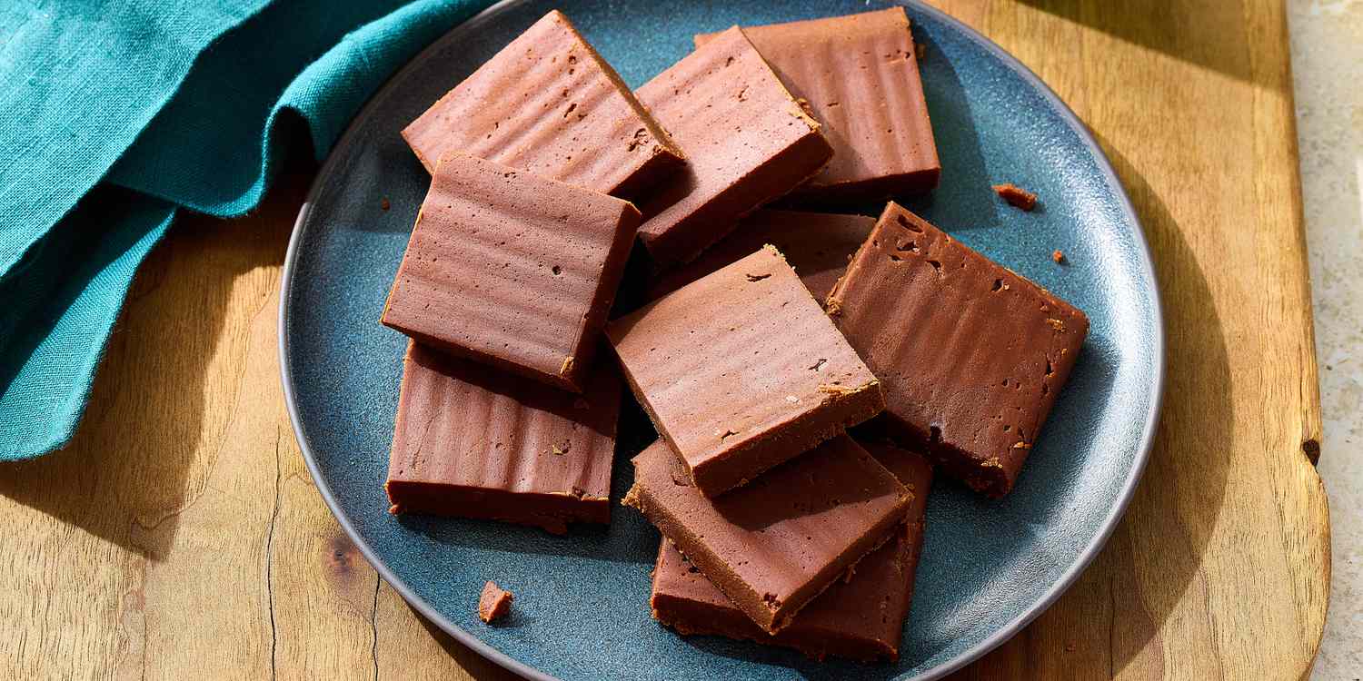 Easy Classic Chocolate Fudge: Your Go-To Homemade Recipe